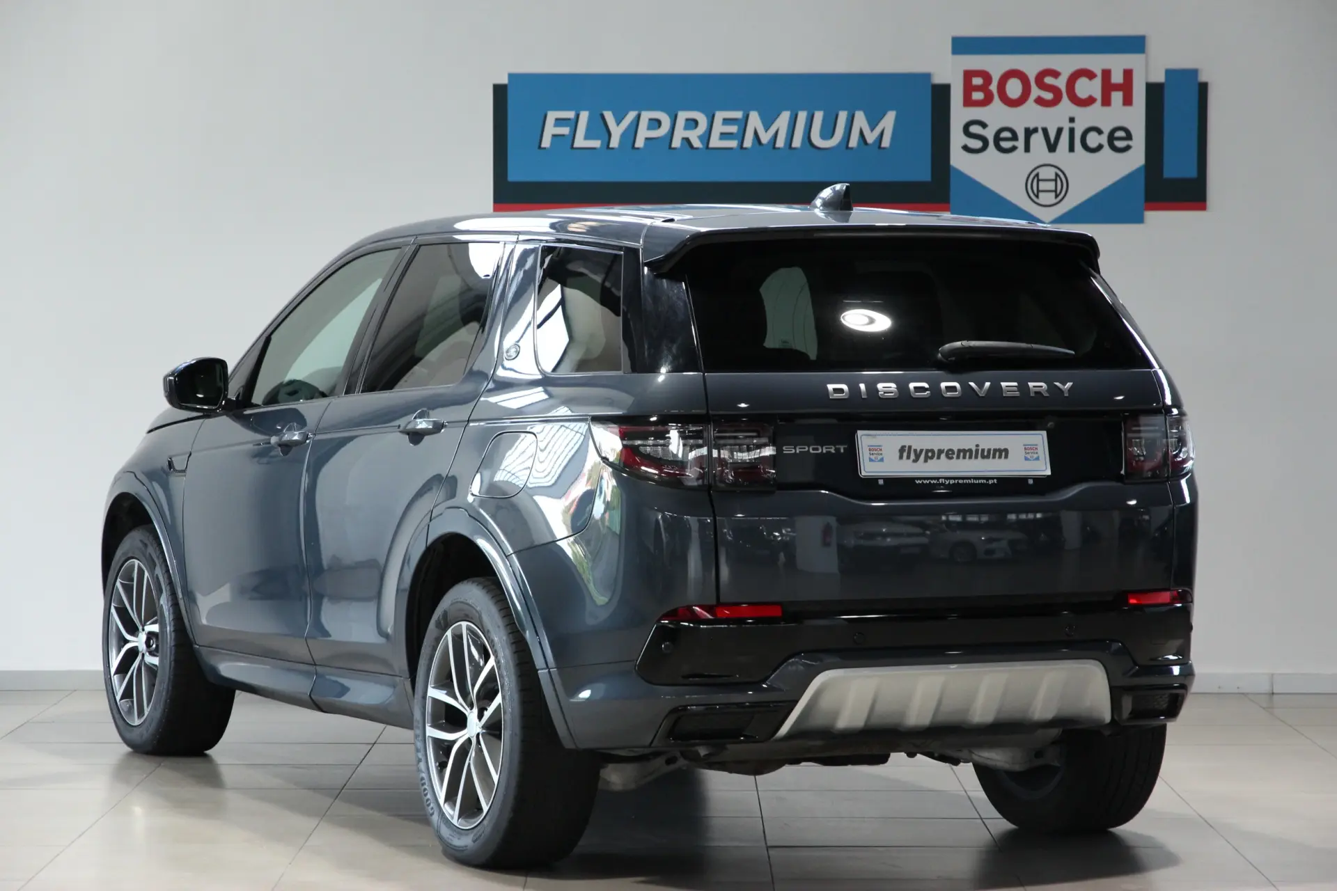 Land Rover Discovery Sport 1.5 I3 P300e AWD SE 28