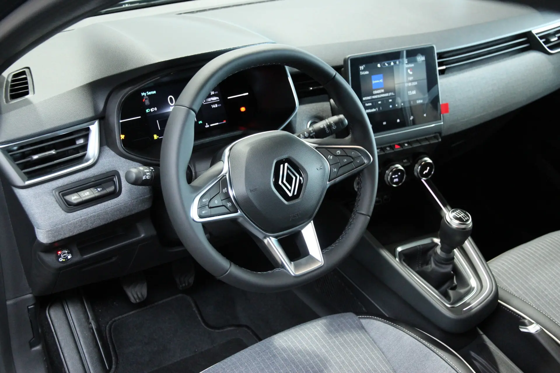 Renault Clio 1.0 TCe Techno Bi-Fuel 6