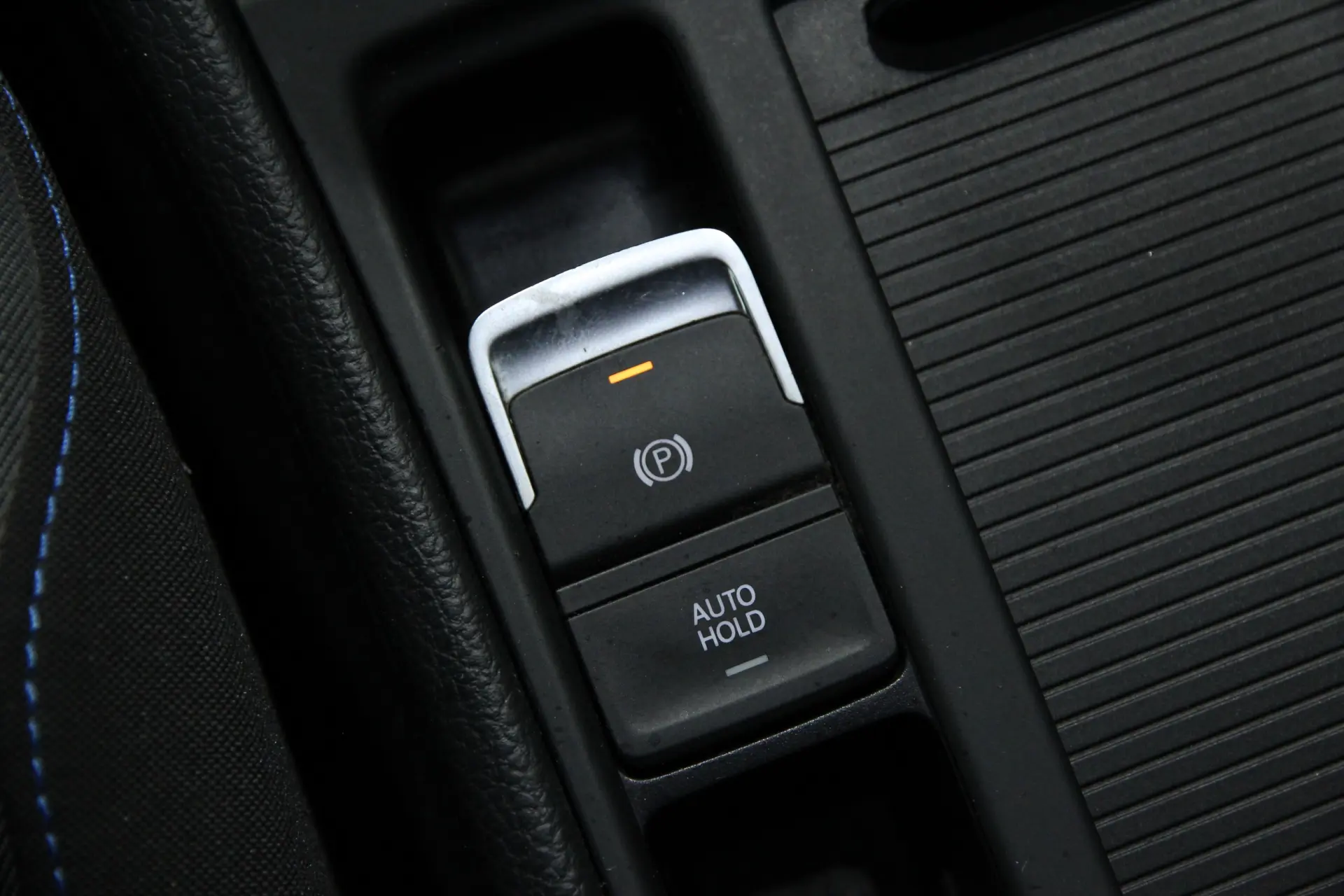 Volkswagen Golf 1.6 TDI R-Line DSG 13