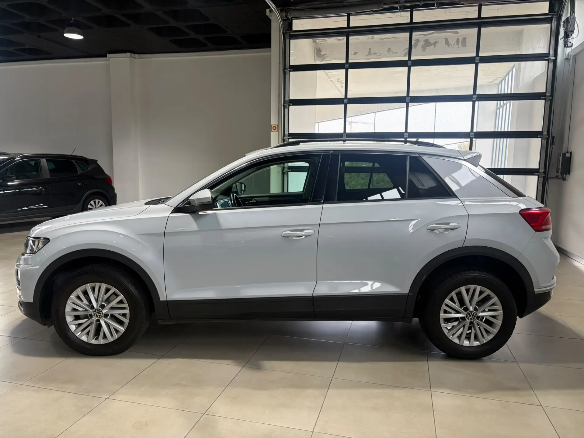 Volkswagen T-Roc 6