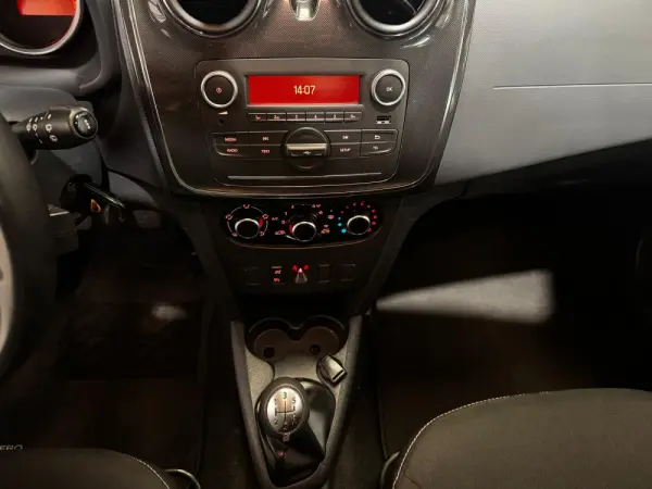 Dacia Sandero 1.0 SCe Essential 31