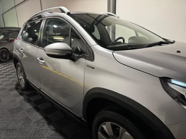 Peugeot 2008 1.2 PureTech Allure 10