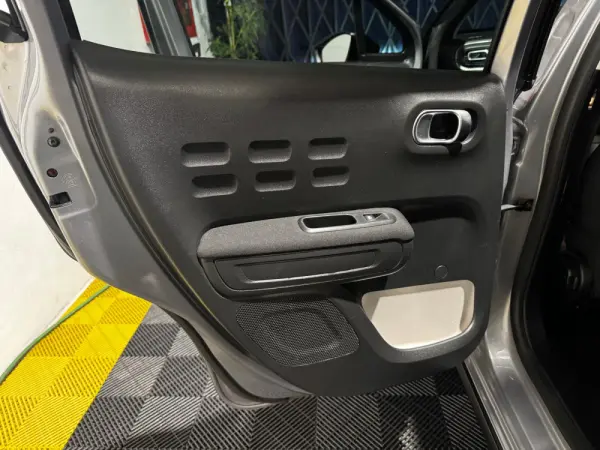 Citroën C3 1.2 PureTech Shine 44