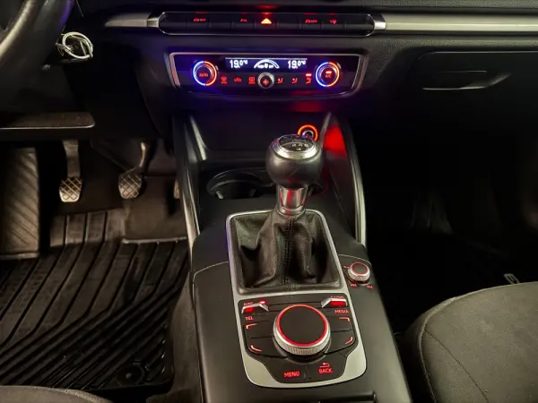 Audi A3 1.6 TDI DPF S line Sport Pack 25