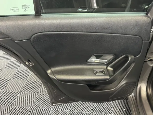 Mercedes-Benz A 180 Limousine A 180 Limousime 28