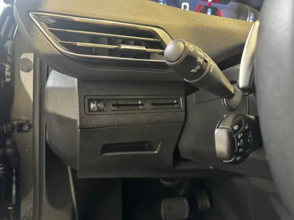 Peugeot 3008 1.2 PureTech Allure Pack EAT8 31