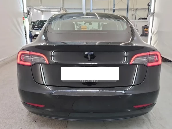 Tesla Model 3 7