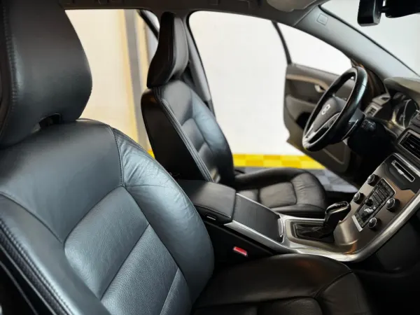 Volvo XC 70 2.0 D4 Momentum Geartronic 29