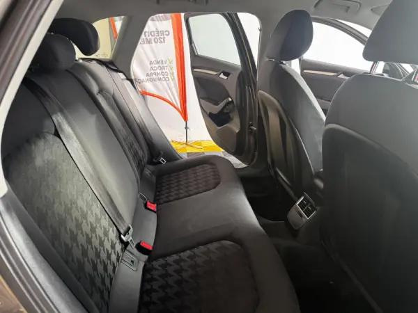 Audi A3 1.6 TDI DPF S line Sport Pack 31