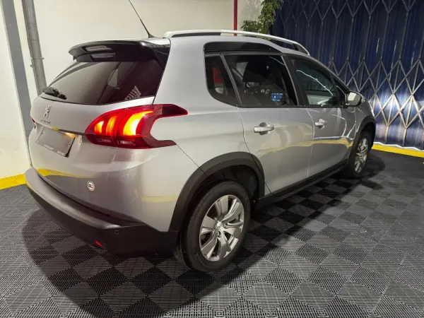 Peugeot 2008 1.2 PureTech Allure 6