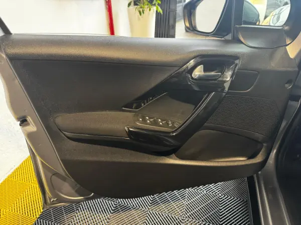 Peugeot 2008 1.2 PureTech Allure 22