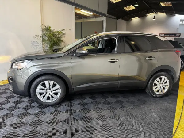 Peugeot 3008 1.2 PureTech Allure Pack EAT8 9