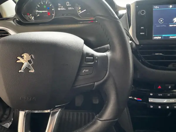 Peugeot 2008 1.2 PureTech Allure 17