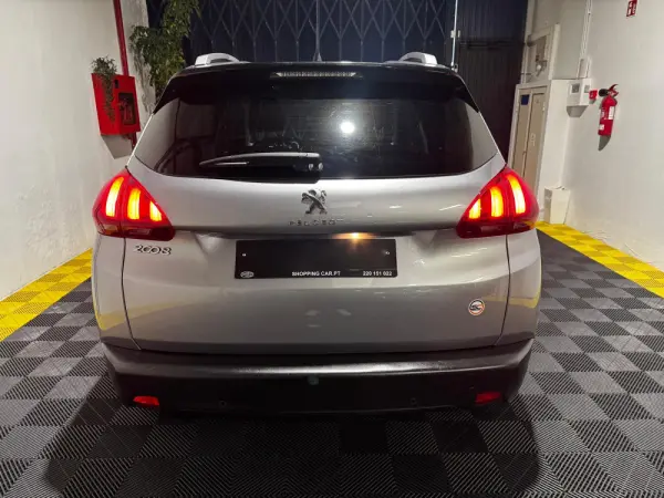 Peugeot 2008 1.2 PureTech Allure 4