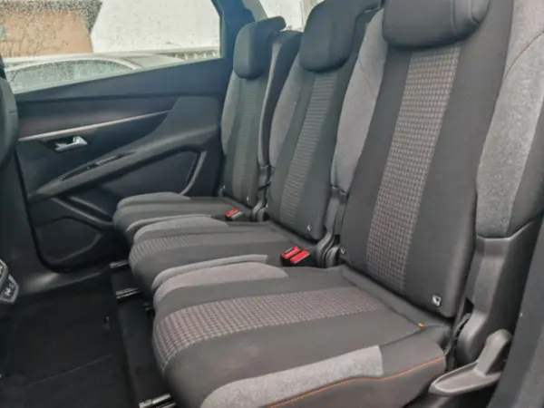 Peugeot 5008 1.2 PureTech Allure Pack EAT8 16