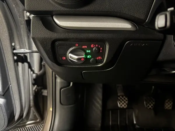 Audi A3 1.6 TDI DPF S line Sport Pack 23