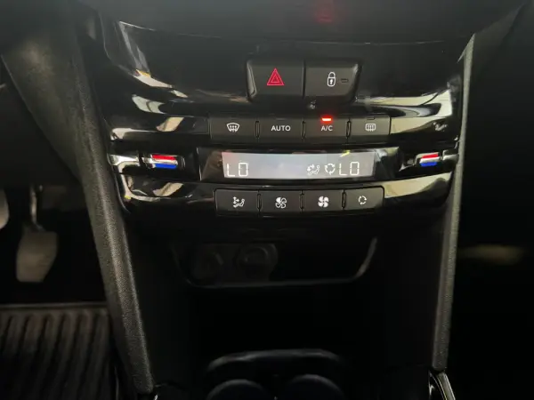 Peugeot 2008 1.2 PureTech Allure 32