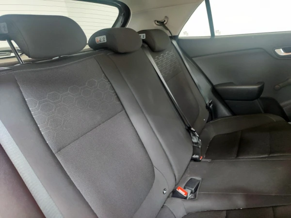 Kia Rio 38