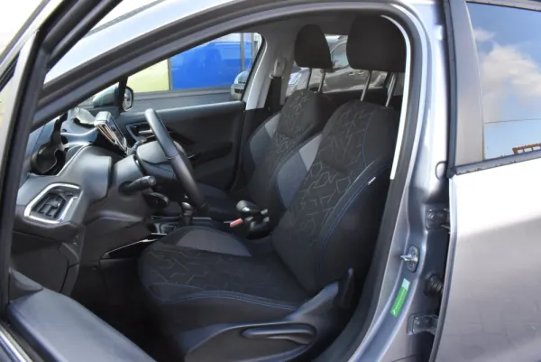 Peugeot 2008 1.2 PureTech Allure 5