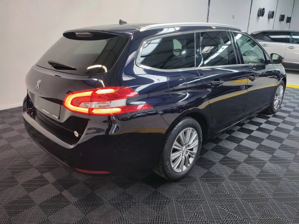 Peugeot 308 SW Premium 10