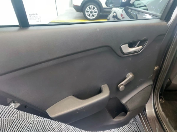 Kia Rio 47
