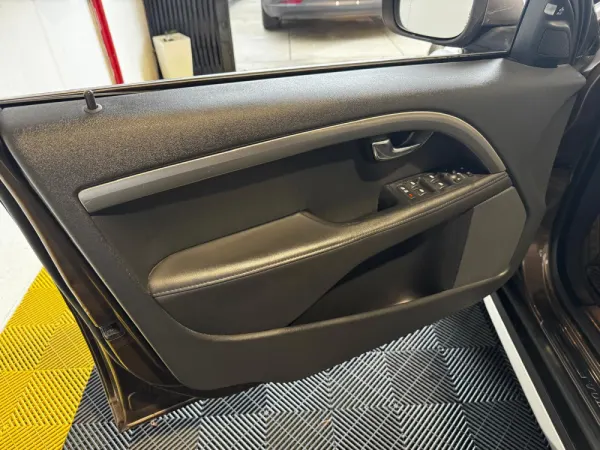 Volvo XC 70 2.0 D4 Momentum Geartronic 46