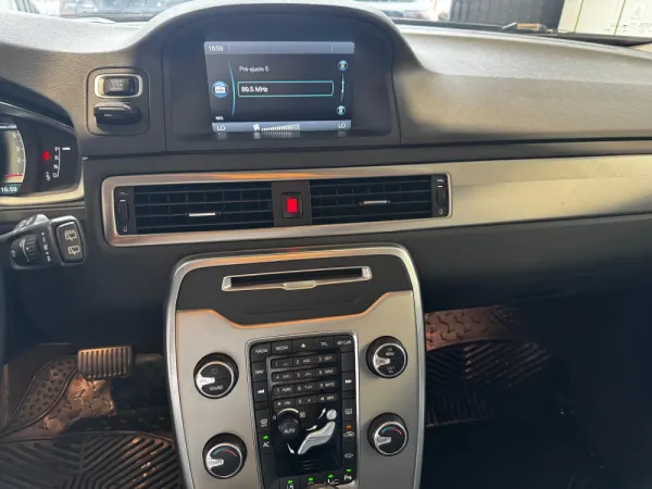 Volvo XC 70 2.0 D4 Momentum Geartronic 36