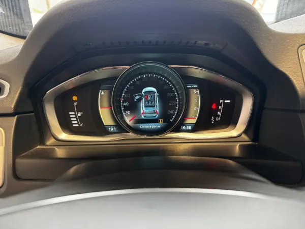 Volvo XC 70 2.0 D4 Momentum Geartronic 25