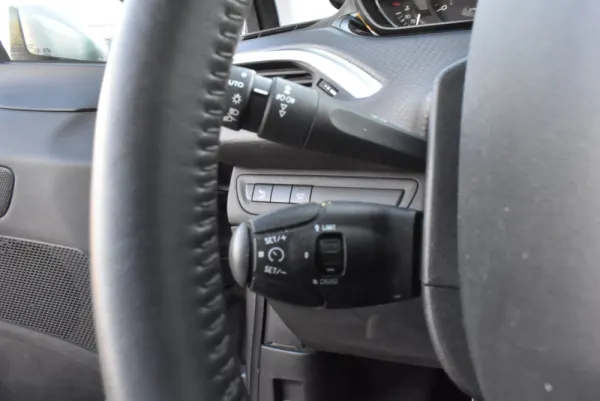 Peugeot 2008 1.2 PureTech Allure 8