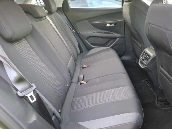 Peugeot 3008 1.2 PureTech Allure Pack EAT8 9