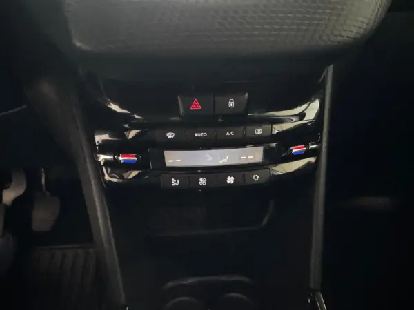 Peugeot 2008 1.2 PureTech Allure 36