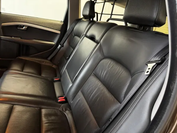 Volvo XC 70 2.0 D4 Momentum Geartronic 40