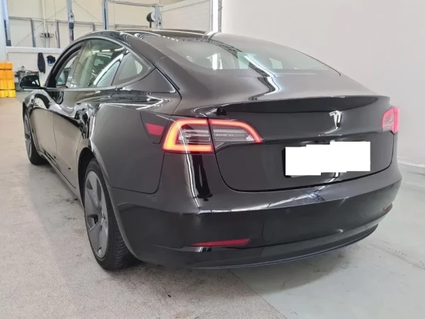 Tesla Model 3 6