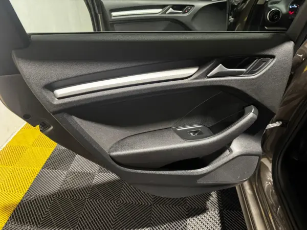 Audi A3 1.6 TDI DPF S line Sport Pack 36