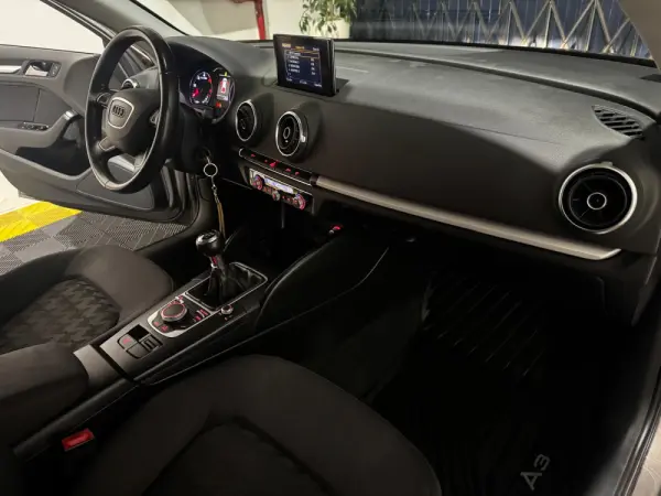 Audi A3 1.6 TDI DPF S line Sport Pack 22