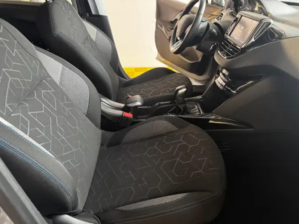 Peugeot 2008 1.2 PureTech Allure 38