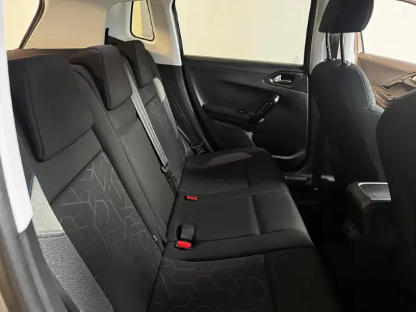 Peugeot 2008 1.2 PureTech Allure 31