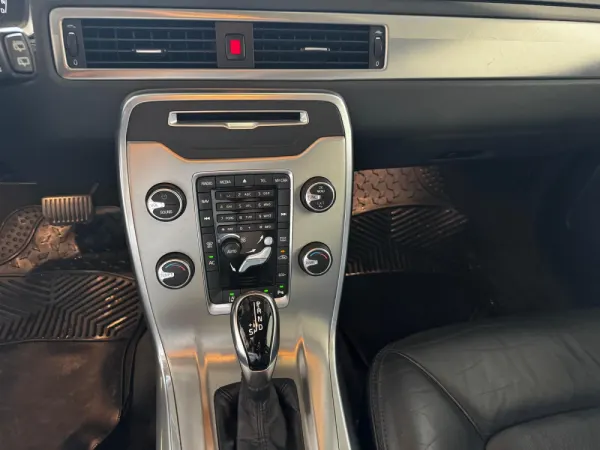 Volvo XC 70 2.0 D4 Momentum Geartronic 28