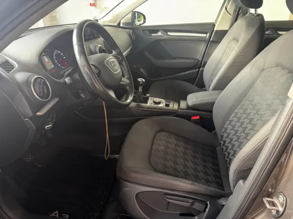 Audi A3 1.6 TDI DPF S line Sport Pack 27