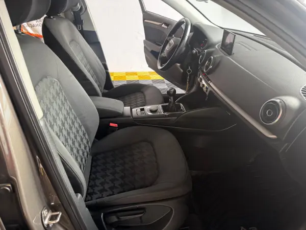 Audi A3 1.6 TDI DPF S line Sport Pack 29