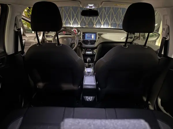 Peugeot 2008 1.2 PureTech Allure 27