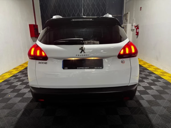 Peugeot 2008 8