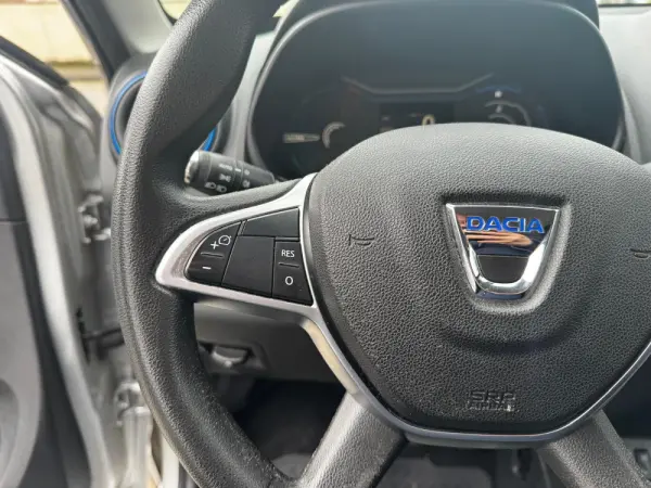 Dacia Spring Comfort 13