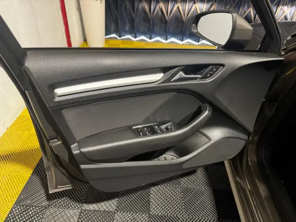 Audi A3 1.6 TDI DPF S line Sport Pack 35