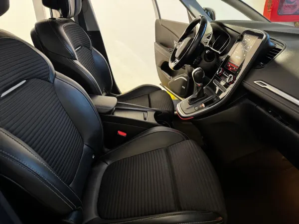 Renault Grand Scénic 1.5 dCi Intens EDC SS 29