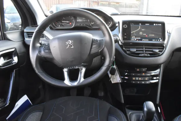 Peugeot 2008 1.2 PureTech Allure 9