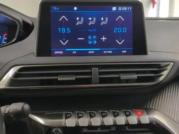 Peugeot 3008 1.2 PureTech Allure EAT8 6