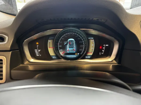 Volvo XC 70 2.0 D4 Momentum Geartronic 24