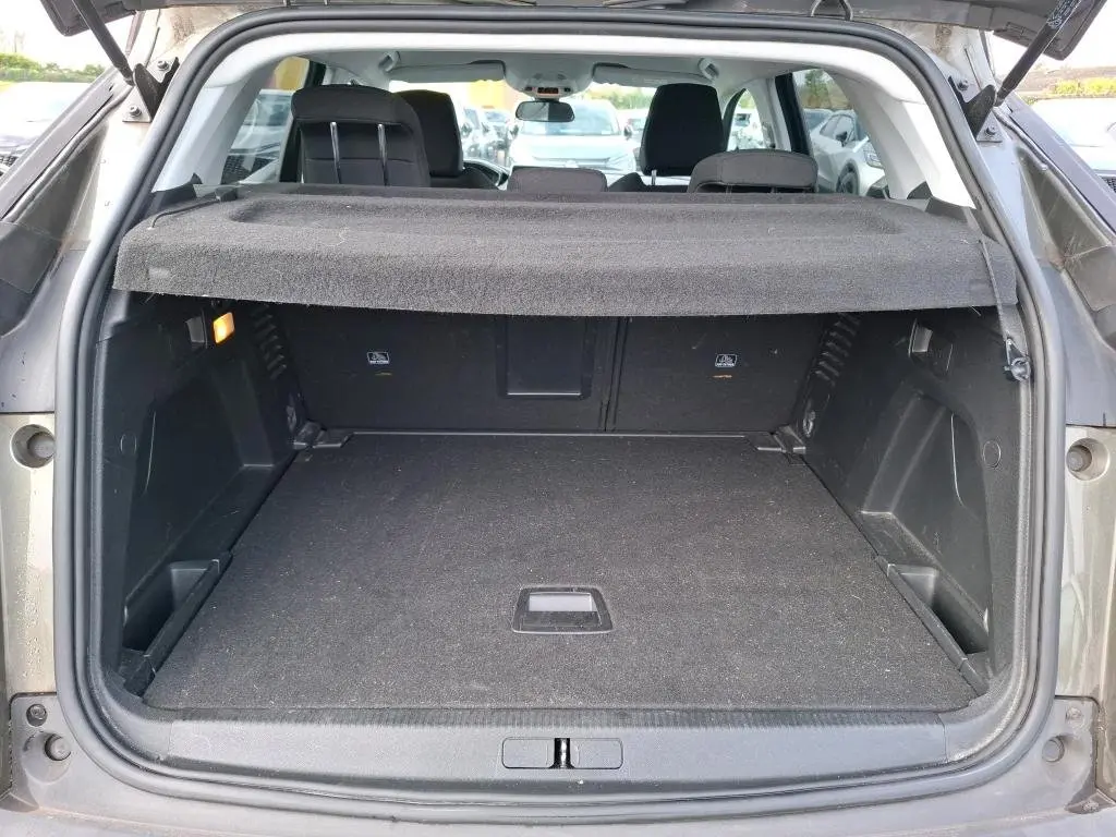 Peugeot 3008 1.2 PureTech Allure Pack EAT8 10