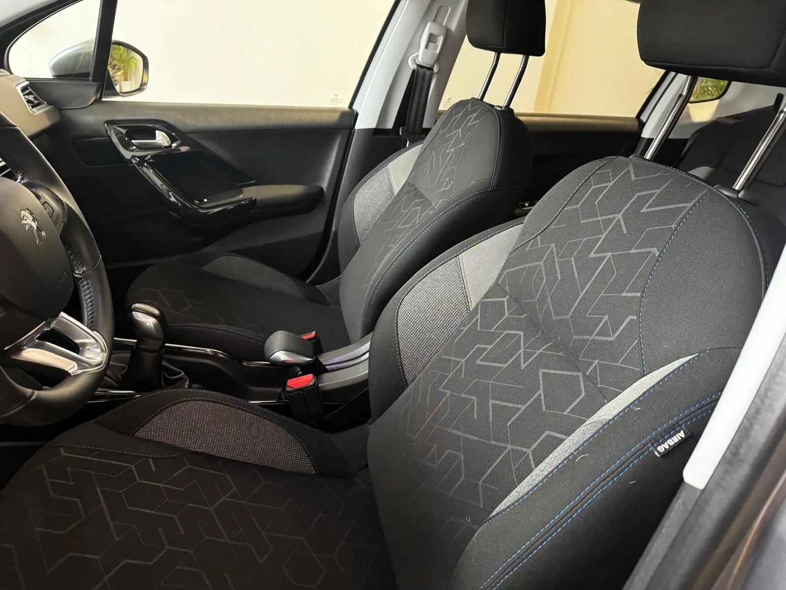 Peugeot 2008 1.2 PureTech Allure 29